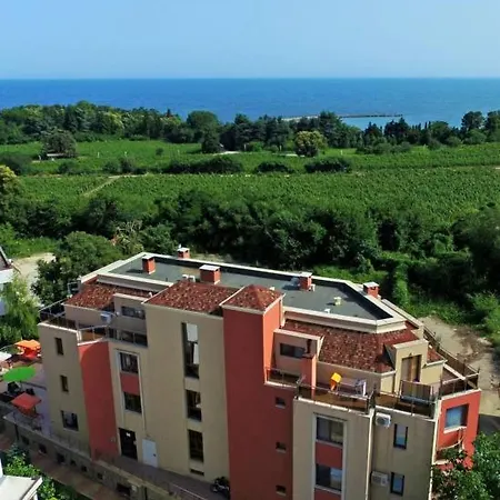 Fantasy Saint Constantine And Helena 公寓 *