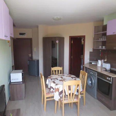 Fantasy Saint Constantine And Helena 公寓 *