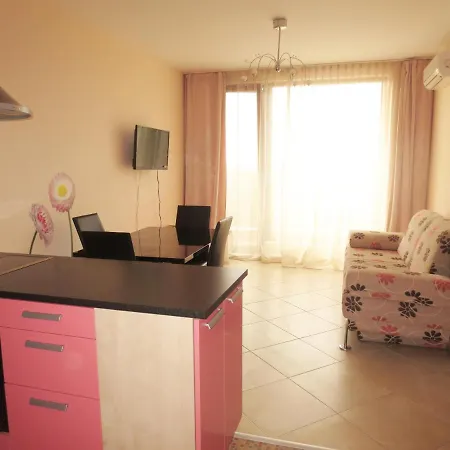 Fantasy Saint Constantine And Helena 公寓 *